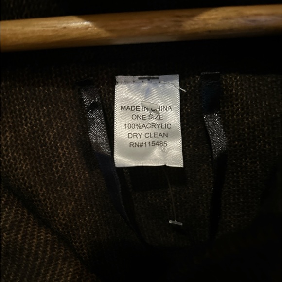 SHAWL - CAPE - PONCHO - CLOAK - WRAP Animal Print from Steinmart. - Picture 4 of 5